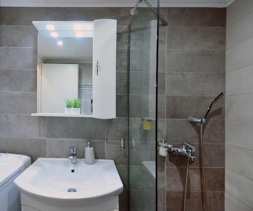The Muse, Colorful Cozy Flat On Mitropoleos Downtown Apartment Thessaloniki Exterior photo